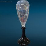 Vaso in vetro con base nera decorativo da interni