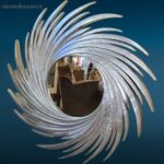 Specchio in legno a spirale con cornice argentata decorativa