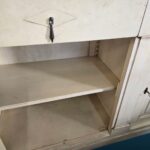 Madia provenzale laccata in legno con 2 ante e 2 cassetti originali francesi