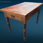 Tavolo in legno allungabile a libro in stile rustico
