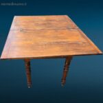 Tavolo in legno allungabile a libro in stile rustico