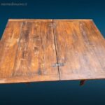 Tavolo in legno allungabile a libro in stile rustico