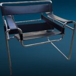 Poltrona Wassily nera in cuoio, replica d’epoca con struttura in acciaio cromato
