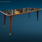 Tavolo vintage design anni 60 con piano in vetro nero opalino e gambe con puntali in ottone