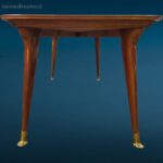 Tavolo vintage design anni 60 con piano in vetro nero opalino e gambe con puntali in ottone