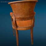 poltroncina in legno con braccioli vintage in buone condizioni
