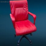 Poltrona Frau dirigenziale in pelle rossa con base a rotelle non originale
