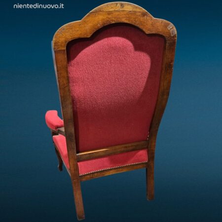 poltrona in noce d’epoca Ottocentesca con tessuto rosso restaurata