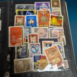 collezione di vecchi francobolli russi in raccoglitore vintage