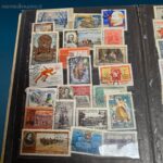 collezione di vecchi francobolli russi in raccoglitore vintage