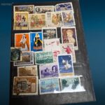 collezione di vecchi francobolli russi in raccoglitore vintage
