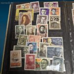 collezione di vecchi francobolli russi in raccoglitore vintage
