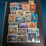 collezione di vecchi francobolli russi in raccoglitore vintage