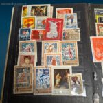 collezione di vecchi francobolli russi in raccoglitore vintage