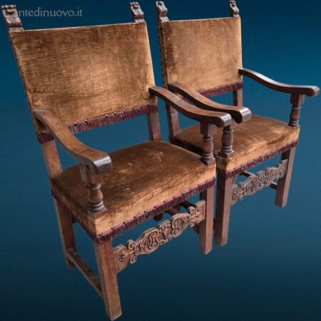 coppia seggioloni d’epoca scolpiti in noce con velluto e braccioli