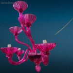 applique 6 luci in vetro fucsia con struttura decorativa