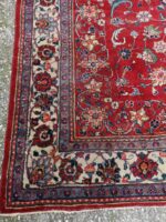 Tappeto persiano Kashan vintage annodato a mano anni ’50 con segni di usura