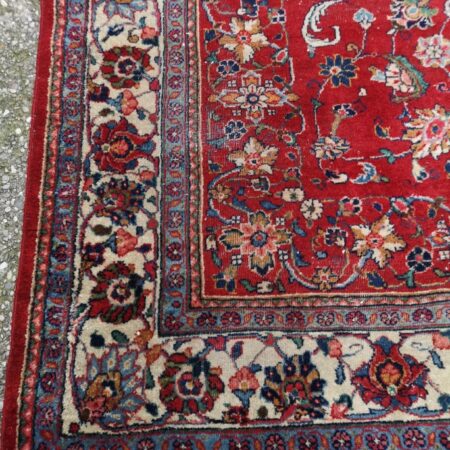 Tappeto persiano Kashan vintage annodato a mano anni ’50 con segni di usura