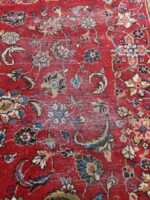 Tappeto persiano Kashan vintage annodato a mano anni ’50 con segni di usura