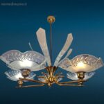 lampadario anni 50 in vetro e ottone con coppe lavorate e struttura floreale