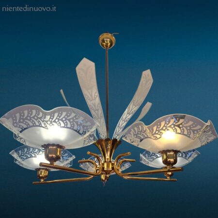 lampadario anni 50 in vetro e ottone con coppe lavorate e struttura floreale
