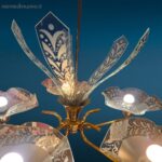 lampadario anni 50 in vetro e ottone con coppe lavorate e struttura floreale