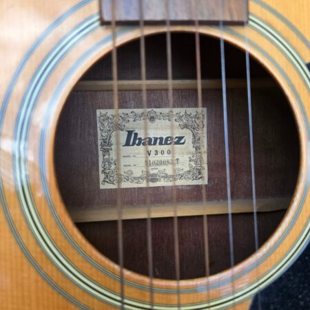 Chitarra Ibanez V300 vintage con custodia rigida e accessori