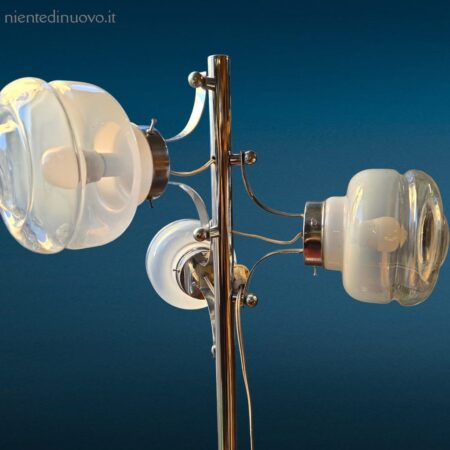 lampada vintage anni 70 in acciaio con tre diffusori in vetro soffiato originale funzionante