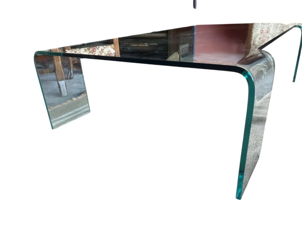 Tavolino design in vetro curvato trasparente anni '90 in ottime condizioni