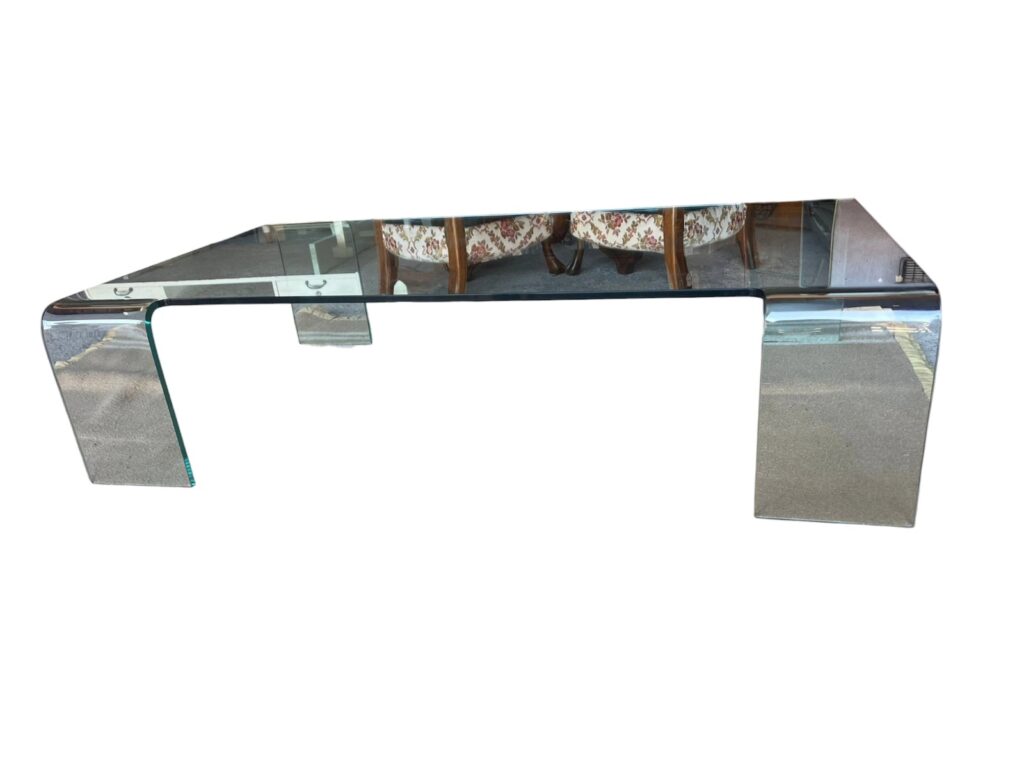 Tavolino design in vetro curvato trasparente anni '90 in ottime condizioni