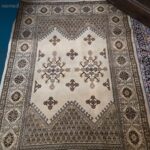 Tappeto Anatolia in lana con motivi geometrici su fondo tradizionale