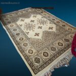 Tappeto Anatolia in lana con motivi geometrici su fondo tradizionale