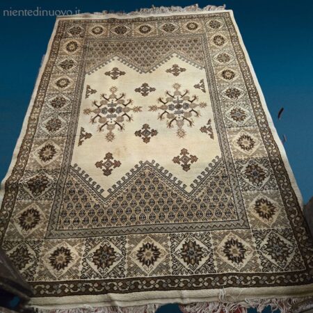 Tappeto Anatolia in lana con motivi geometrici su fondo tradizionale