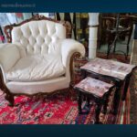 Set di tavolini in legno nero con decoupage Londra e New York, gambe tornite