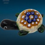 Tartarughina in vetro soffiato con decorazione interna di murrine