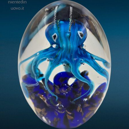 Palla di vetro con polpo artistico colorato al suo interno