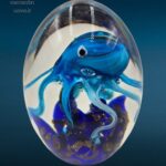 04521_2.jpg Palla di vetro con polpo artistico colorato al suo interno