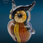 04524_1.jpg Scultura artigianale di gufo in vetro colorato con striature decorative