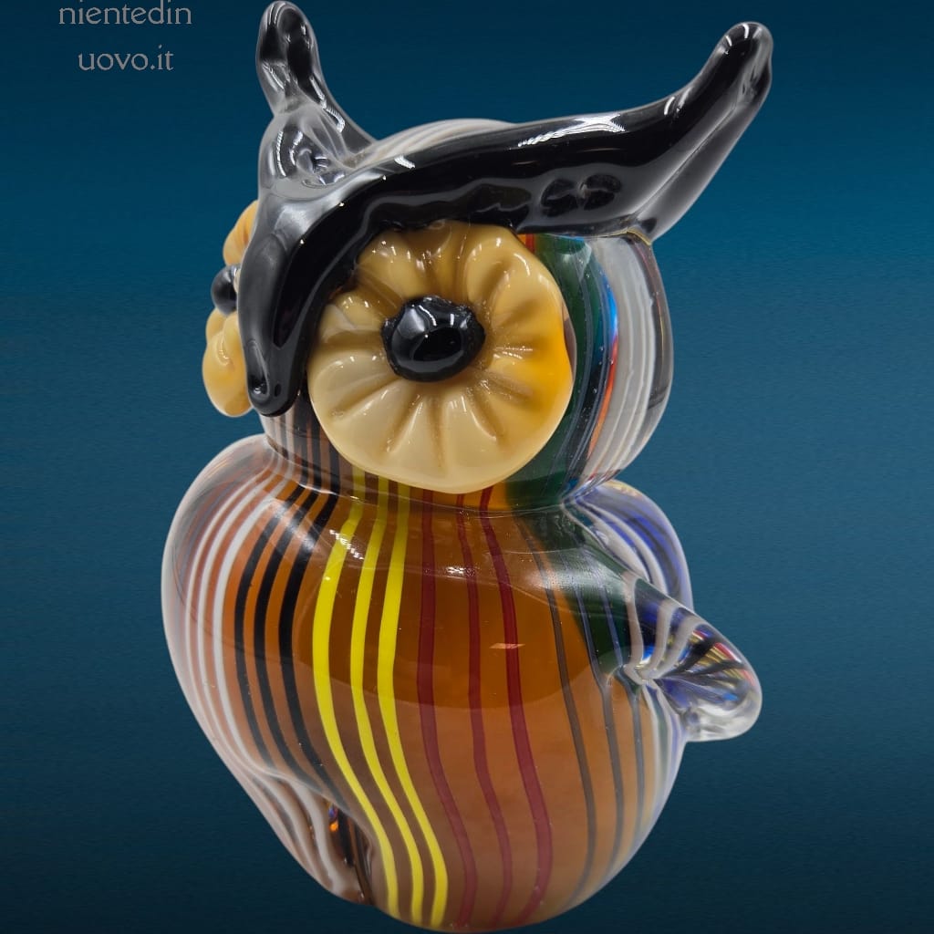 04524_1.jpg Scultura artigianale di gufo in vetro colorato con striature decorative