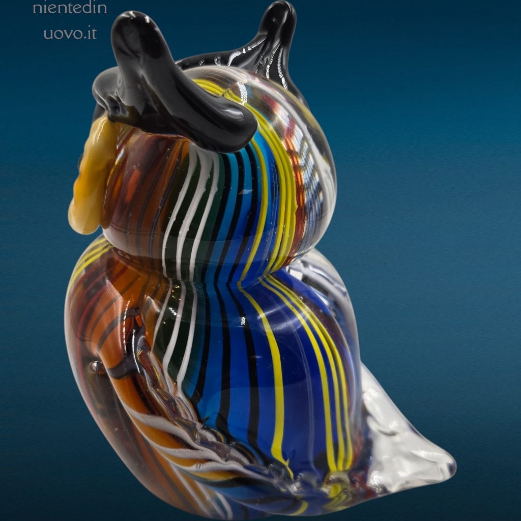 04524_2.jpg Scultura artigianale di gufo in vetro colorato con striature decorative