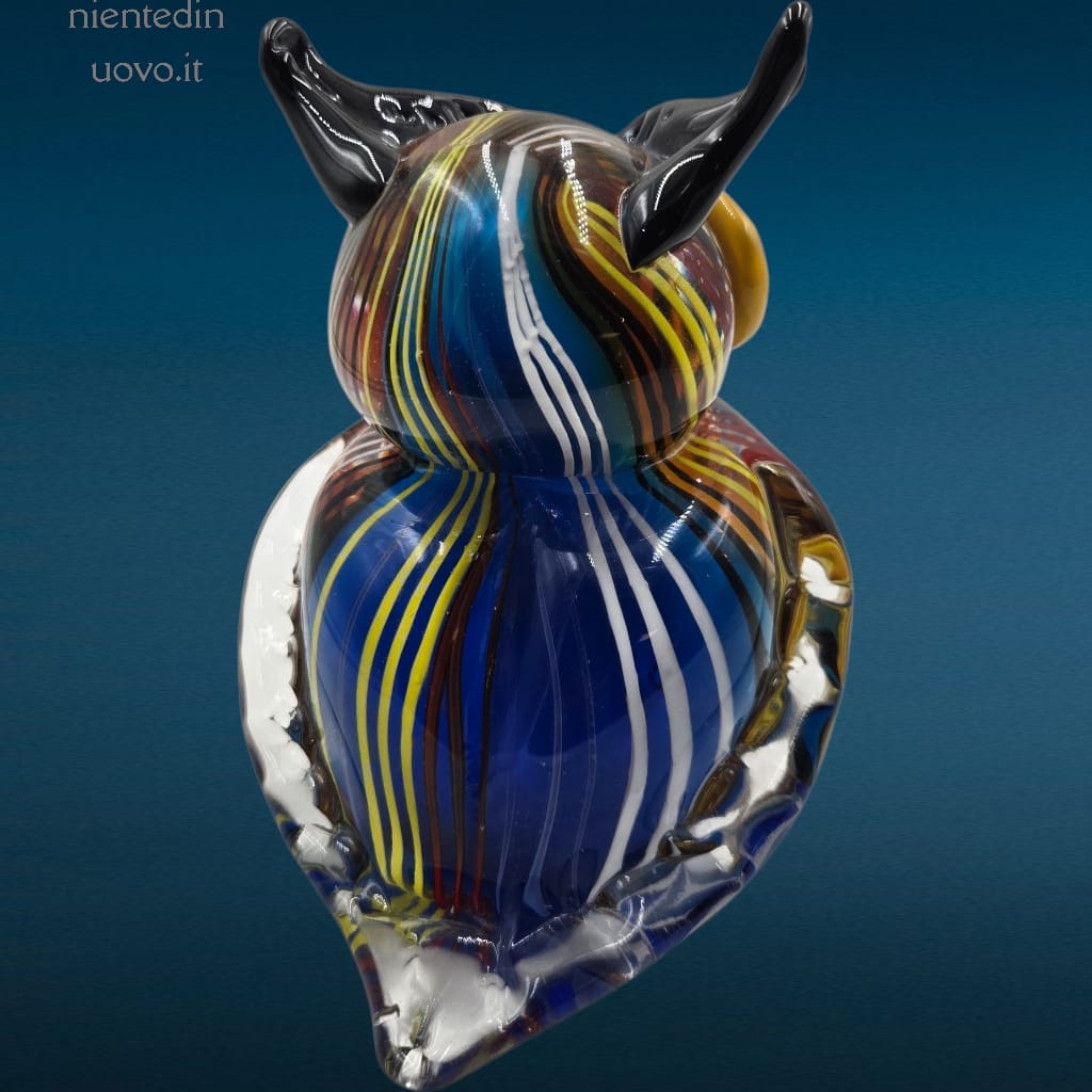 04524_3.jpg Scultura artigianale di gufo in vetro colorato con striature decorative