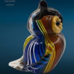04524_4.jpg Scultura artigianale di gufo in vetro colorato con striature decorative
