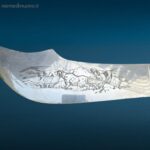 Coltello artigianale con manico in corna di cervo e lama incisa a tema caccia