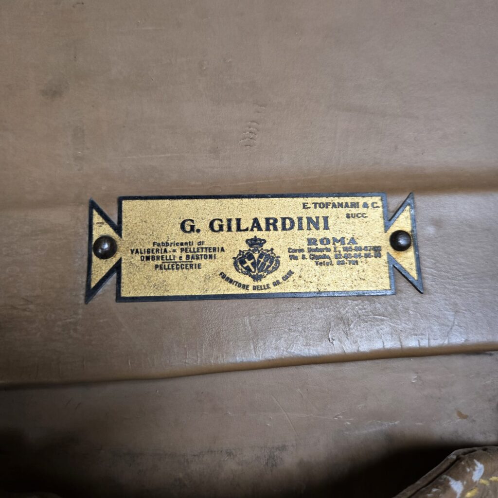 Vecchia valigia anni ’20 Gilardini Roma con portabombetta e scomparti interni