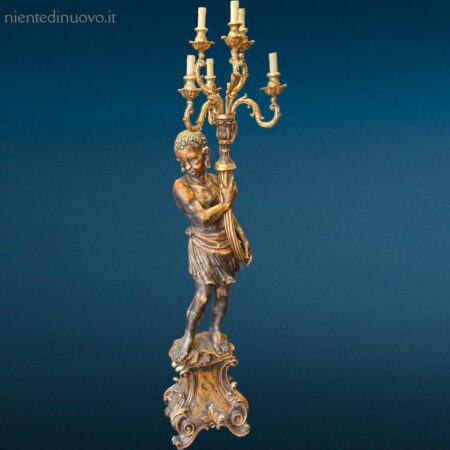 Statua in legno di Moro Veneziano con candelabro a sei luci e base separabile