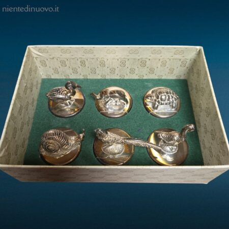 Set di sei segnaposto Gucci argentati con portabiglietto e scatola originale