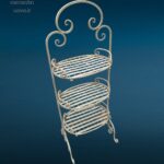 Etagere in ferro a tre piani con vassoi removibili e base saldata