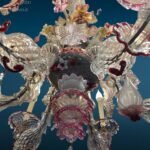 lampadario Ca Rezzonico Murano 6 luci in vetro soffiato con fiori e foglie colorate, primi '900
