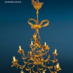 lampadario dorato in ferro a 8 luci stile Liberty funzionante