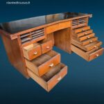 Scrivania dirigenziale anni 60 con piano nero e frontale filettato in legno